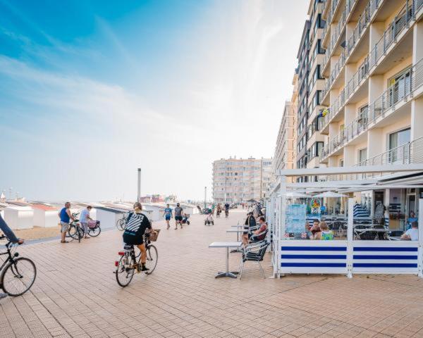 2 Slaapkamer Appartement Op De Zeedijk Van Oostende. Exterior foto